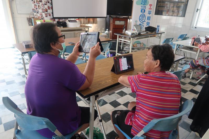 學員自行操作 平板電腦