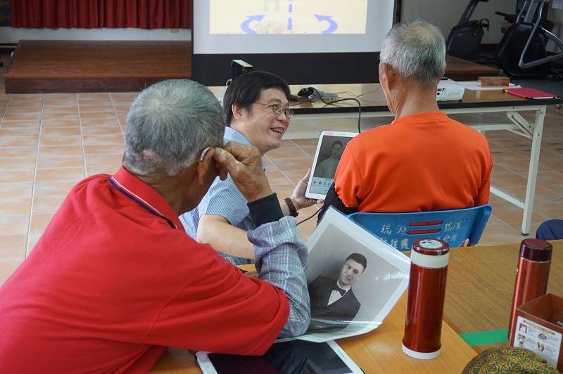 利用數位技能-平板電腦讓自己回到20年前的模樣