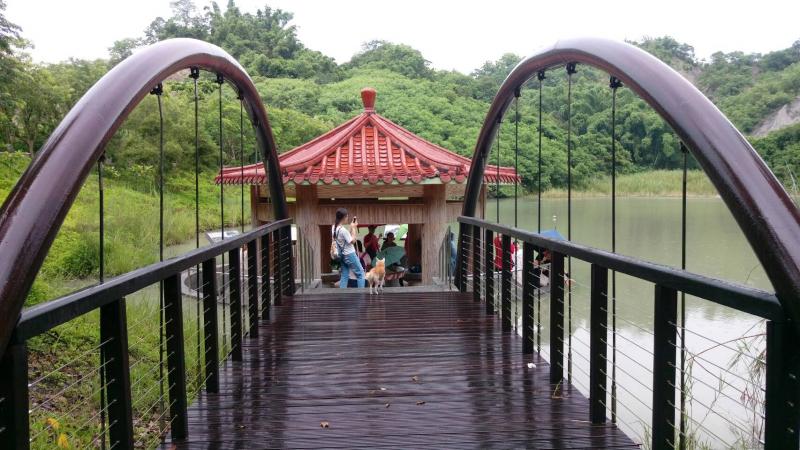 學員參觀湖中亭