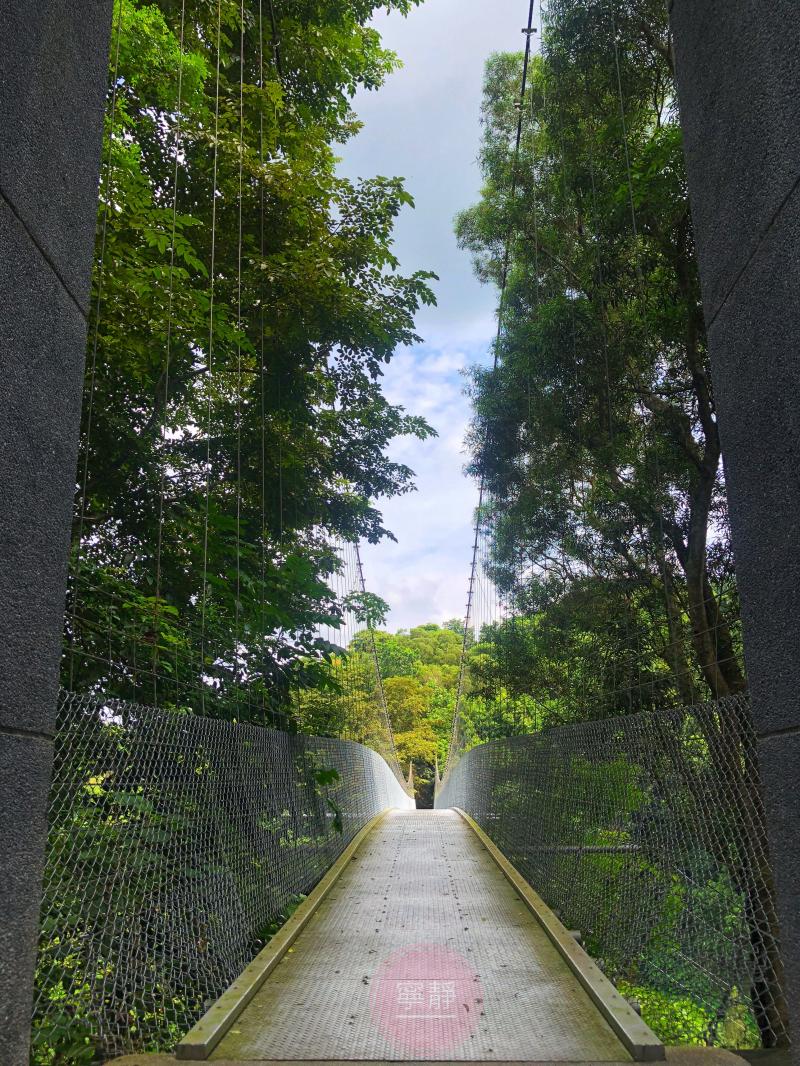 高大的虎形山吊橋