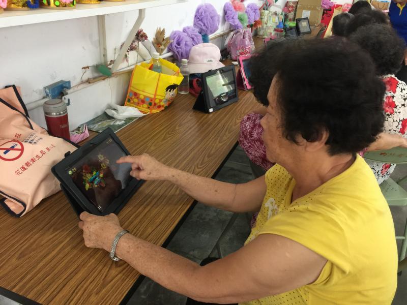 學員學習自拍中