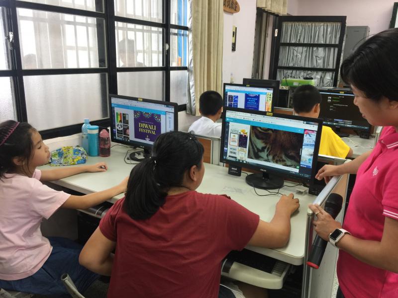 老師講解行銷主體的選擇、特色討論，讓學員明確瞭要行銷的主題是什麼進而設計海報。