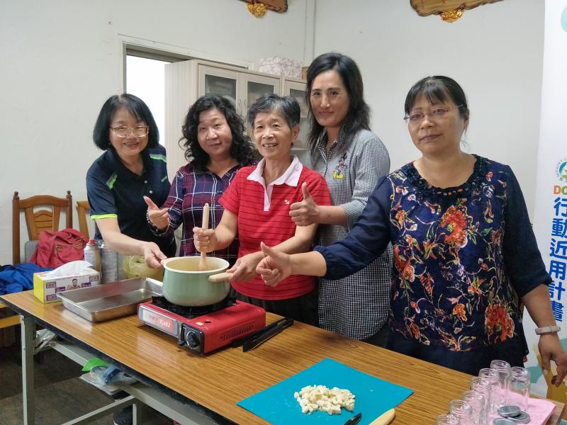 學員開心的煮果醬