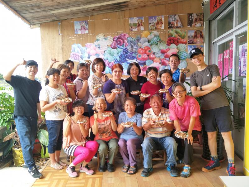 完成芋藏粿後全員大合照