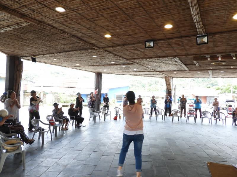 第三堂課來到貓公部落文化健康站的關懷據點，上課前也是運動運動