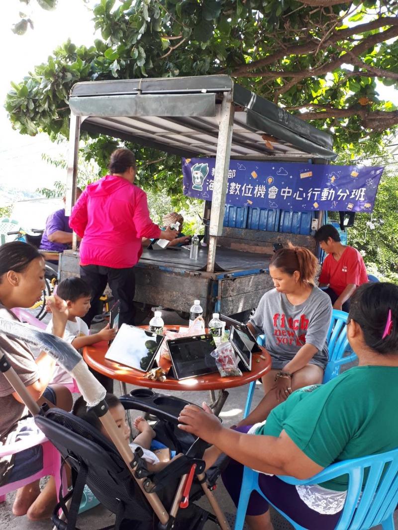 今天提供場地的主人，事先煮了一鍋湯，說難得大家聚聚就品嘗一下好料。