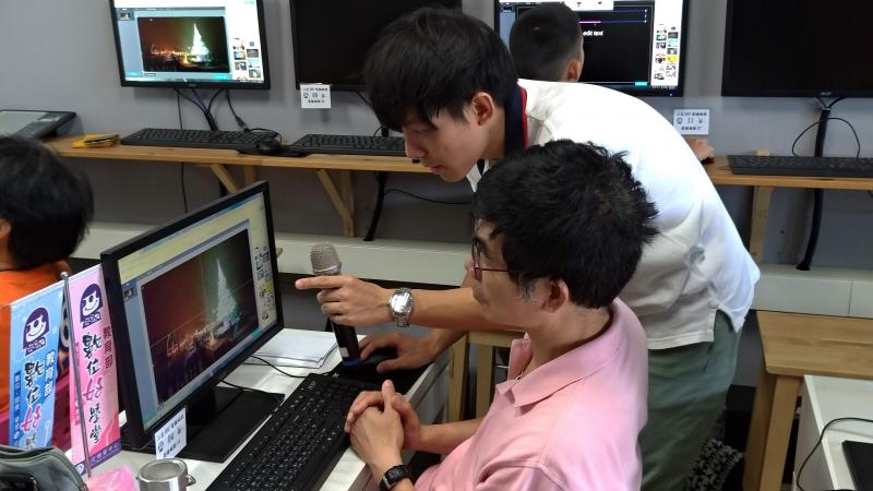 老師耐心為學員個別講解，軟體工具的使用。