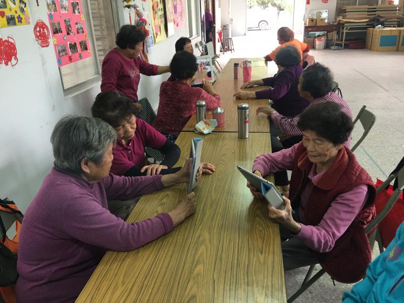 數位影音e起來課程，學員認真學習照片