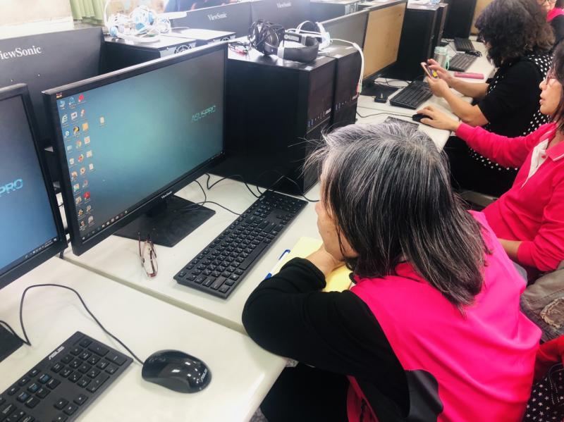 學員自行操作時間；回想教學步驟