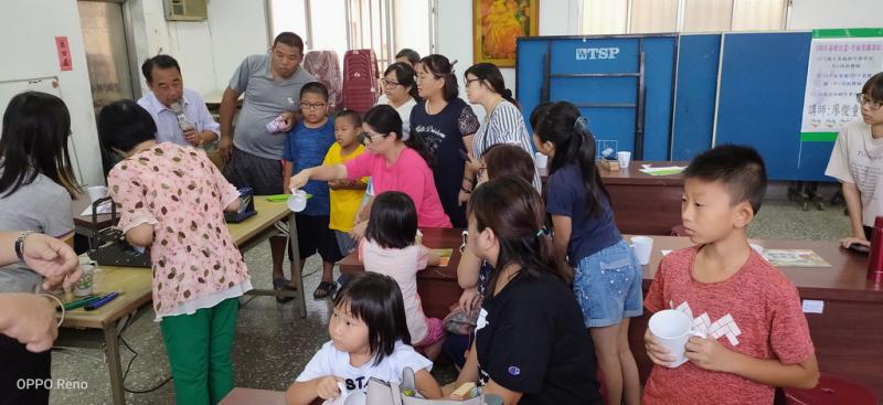 老師說明機器操作注意事項