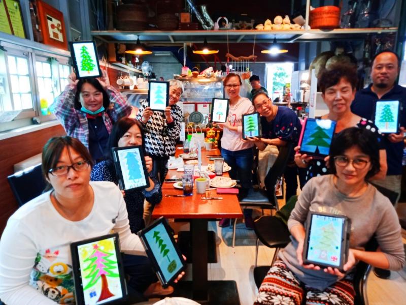 大家分享彼此用平板繪圖的作品聖誕雪景