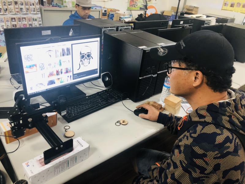 學員製作圖案與雕刻過程