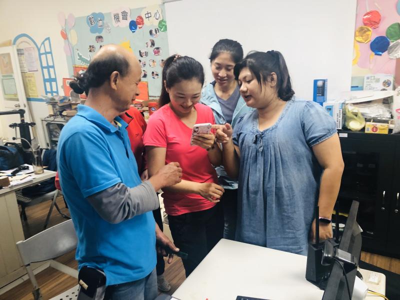 學員商家互相交流情形