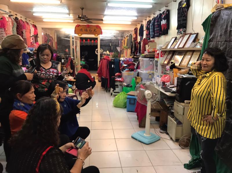 大家輪流練習拍攝人物照片以及練習當模特兒