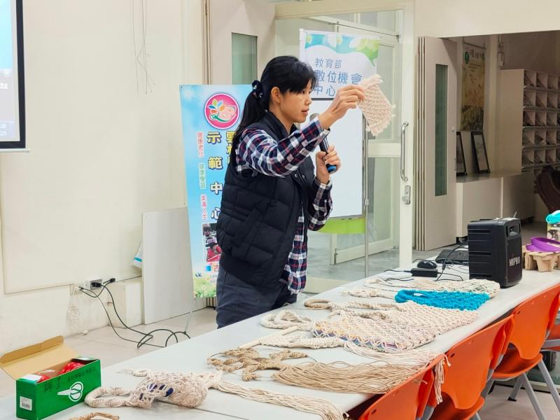 製作一個環保袋子，需要用手去完成它