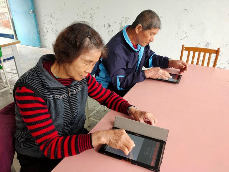 夫妻一起來上課~測量血壓