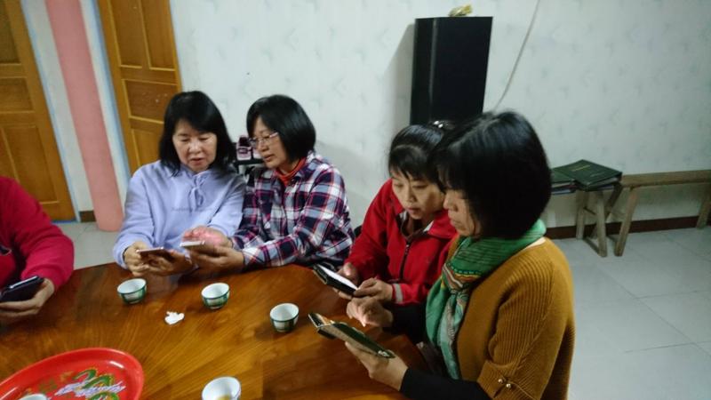 學員間相互協助