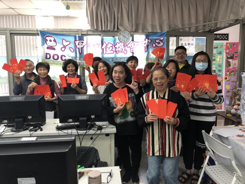 學員作品每人設計3個紅包袋