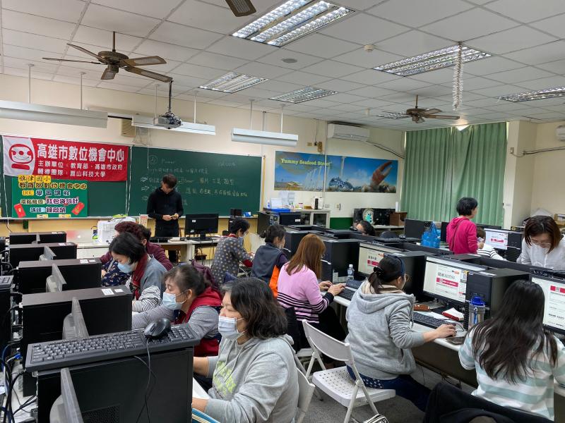 旗津DOC學員認真上課中