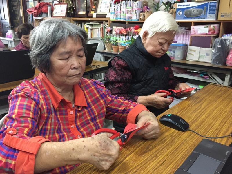 剪一個圓形，讓今年過的圓圓滿滿