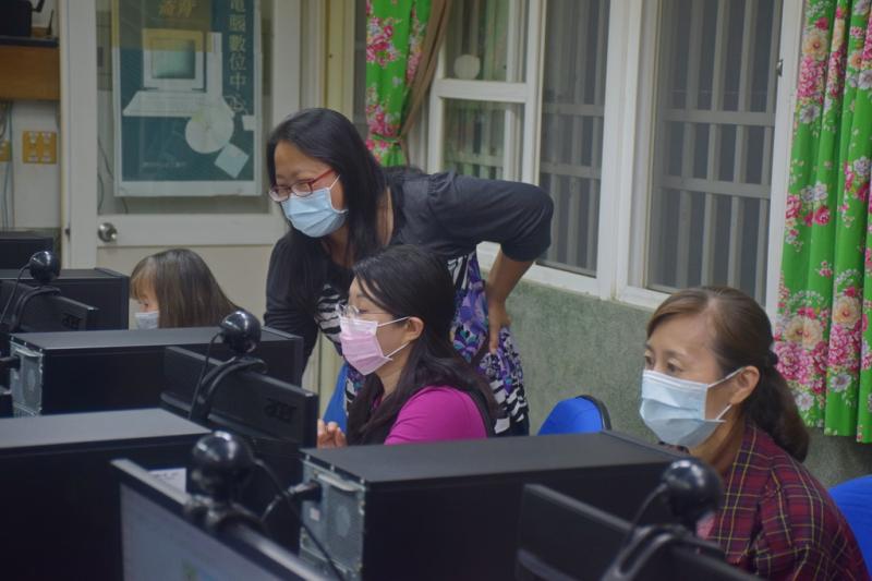 老師解決學員遇到的操作瓶頸。