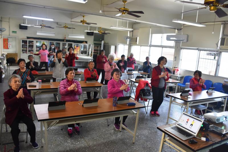 跟著老師~動一動