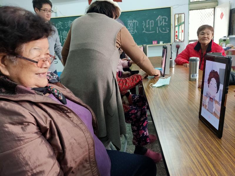 哈哈~我燙頭髮拉、臉也變年輕了