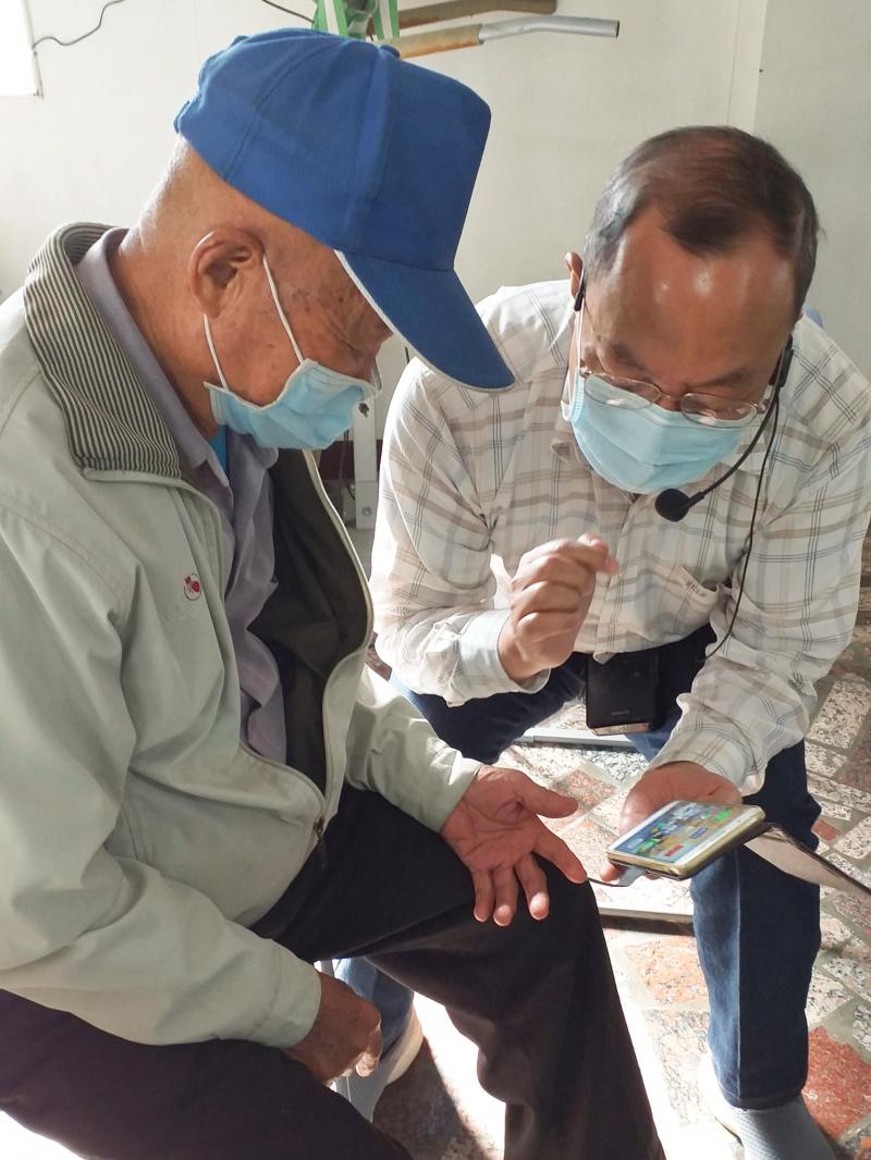 聯忠老師一對一指導年長學員