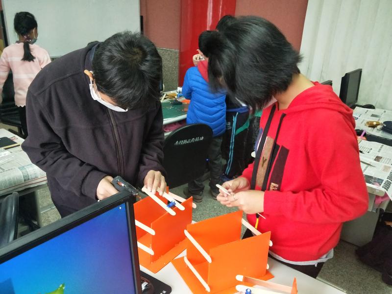 動手做搖頭晃腦竹樂器