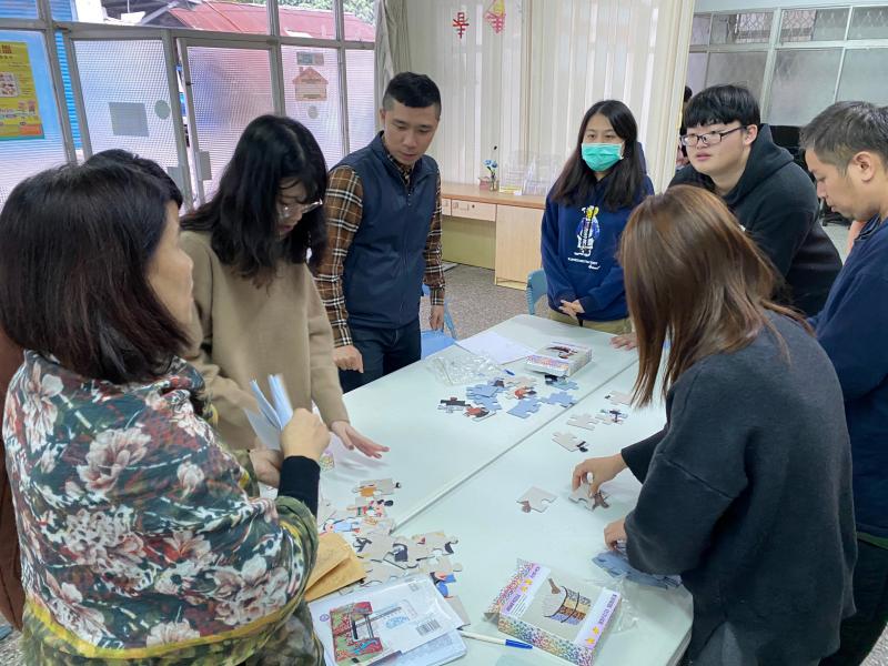 教學該如何帶領各班長輩們體驗三媽卡拼圖的意義