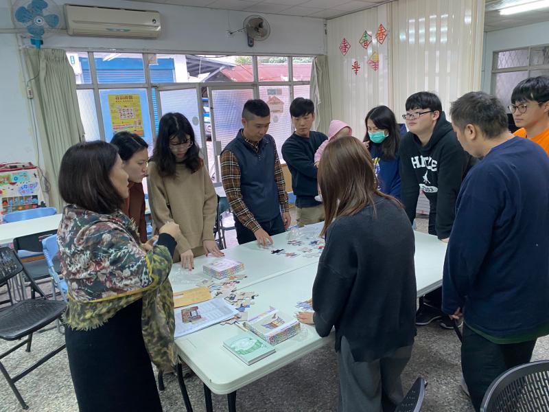 學員體驗三媽卡拼圖