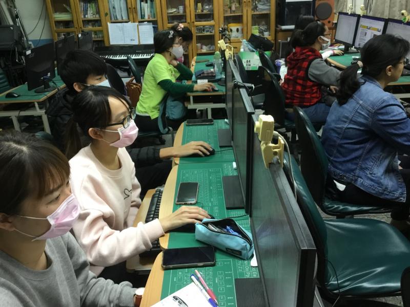 學員上課實務操作畫面