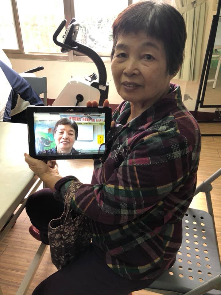 學習拍照運用，練習自拍自己