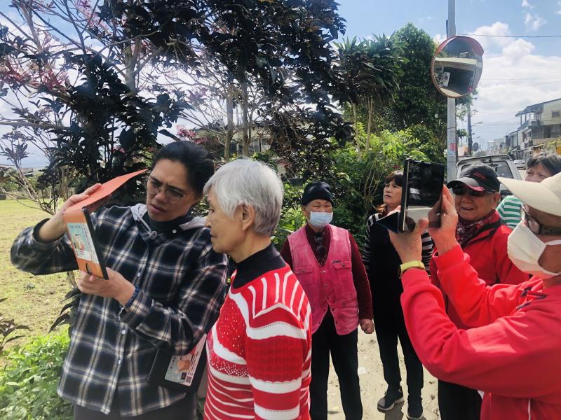 學員很開心的到外面實拍