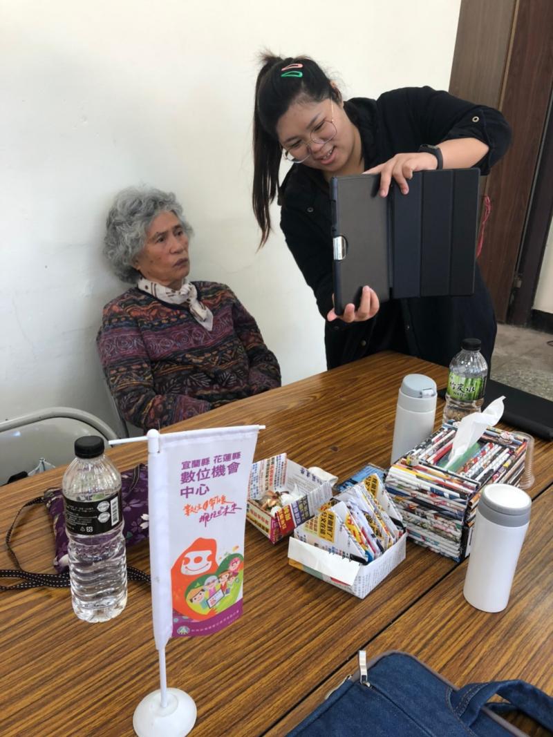 老師細心指引學員步驟