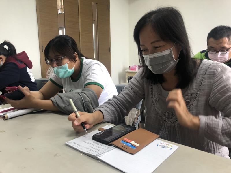 學員嘗試新的貼文模式及標籤標示運用。