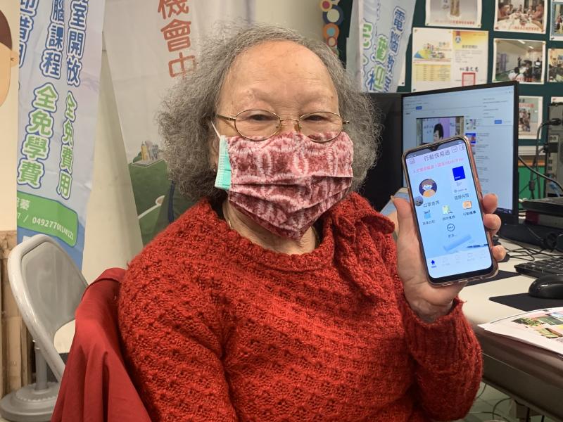 手機執行操作上有異，學員認真學習.都學會下載APP.