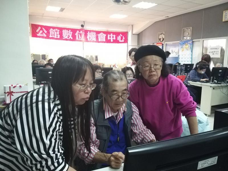 謝謝公館DOC專程來三灣開課。直接從網路下載軟體，老師細心一步一步操作練習。