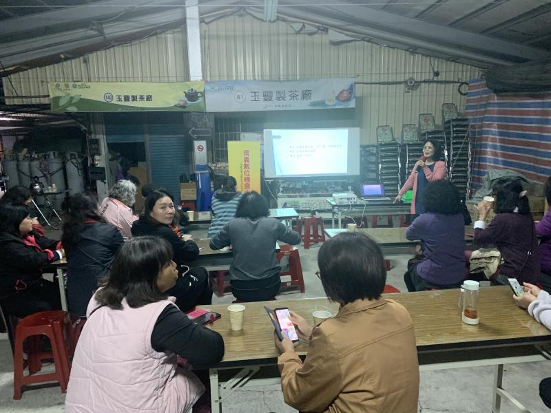 老師上課以親身經驗講解健康存摺功能性