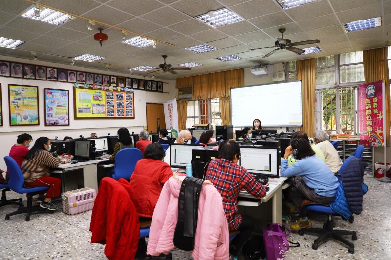 老師介紹偏鄉數位應用推動計畫-學習中心