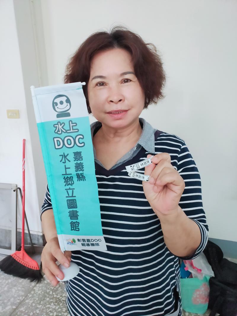 學員與自己設己的標籤貼合照