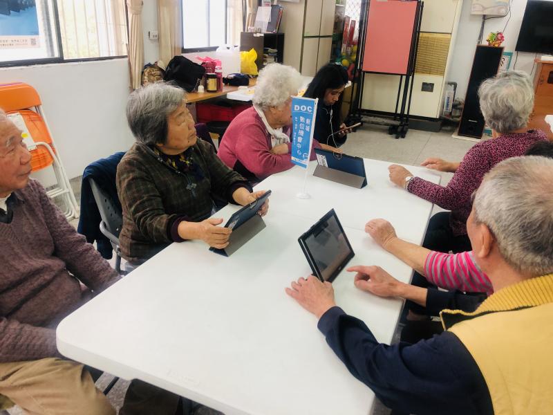 學員聼講師上課