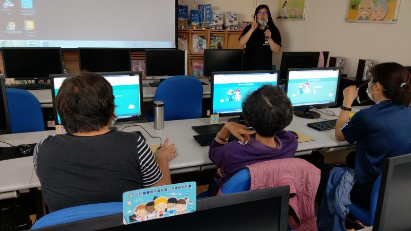 不怕慢，只怕站~在老師引導下註冊成功、闖關