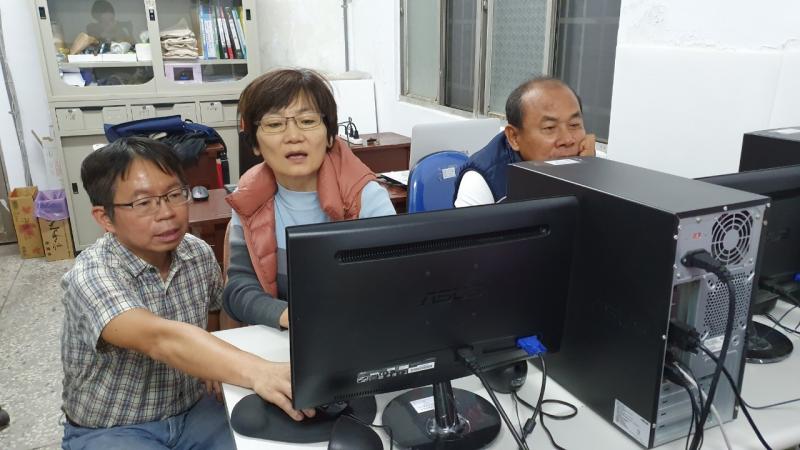 講師協助學員使用影音編輯影片之各類濾鏡效果特效