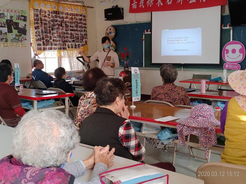 關於失智，透過講師的帶領，大家一起來了解。