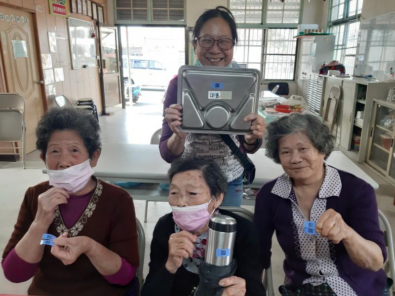 貼上QR Code/姓名貼，餐具再也不會拿錯