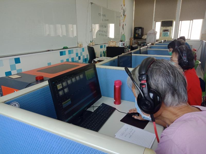 學員個個認真學習