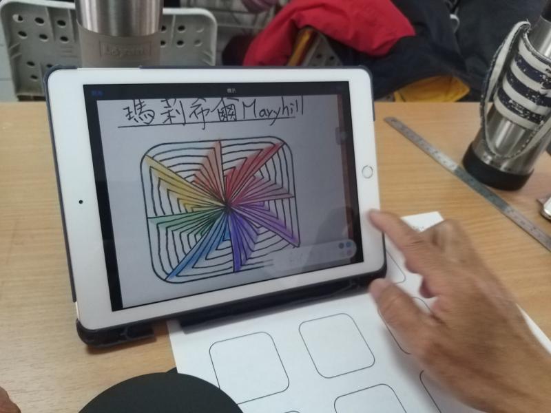 禪繞畫-練習用平板來構圖及用彩色顏色裝飾圖卡，讓人耳目一新。