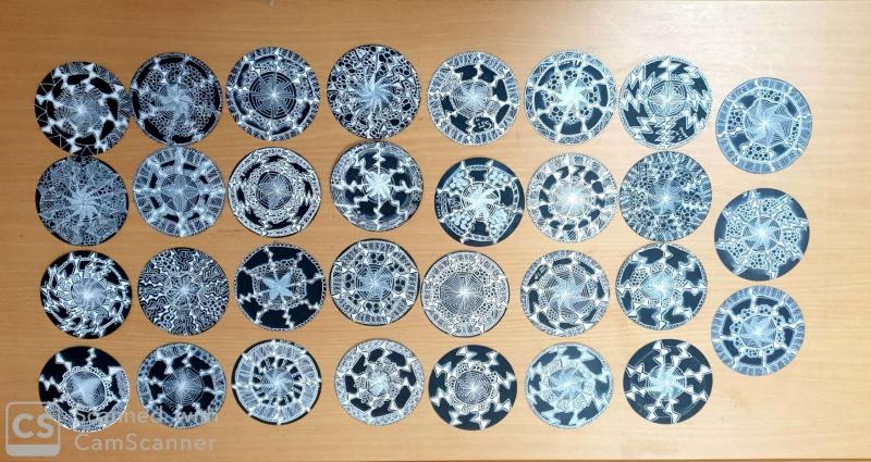 用圓形形圖卡，設計出四種圖形的運用。