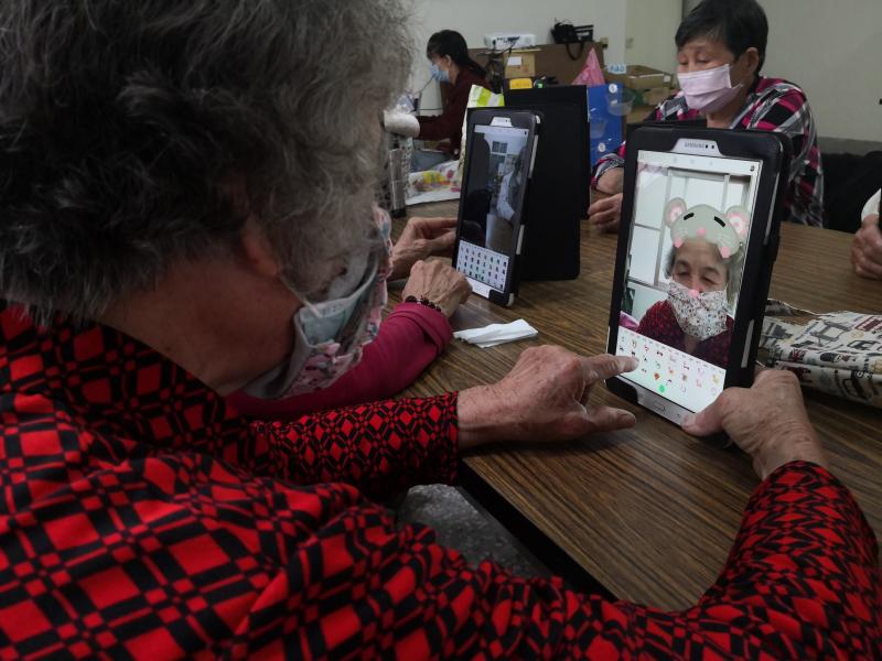 學員自已練習怎麼拍照